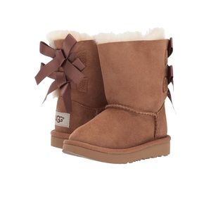 UGG Bailey bow ll girls (toddler) size 8.